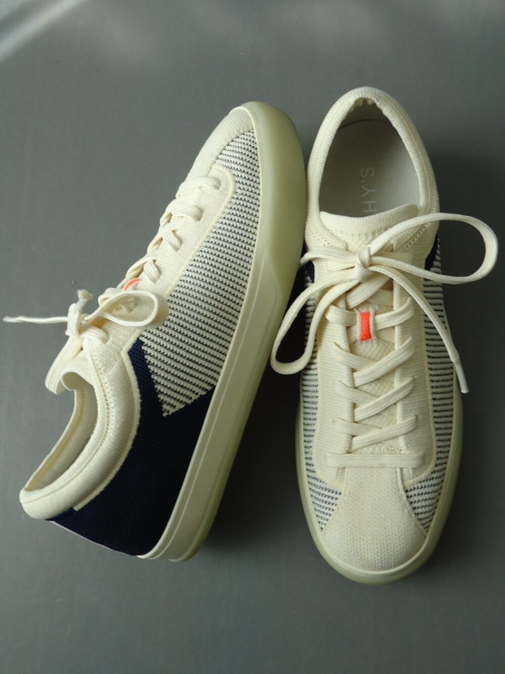 SIZE 8. Rothy’s women knit lace up sneakers.
